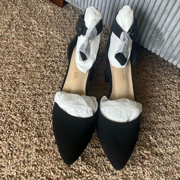 Women’s Pumps - Picture 2 of 5